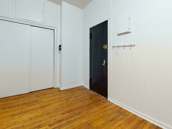 2nd image of 139 W 28th St APT 1E