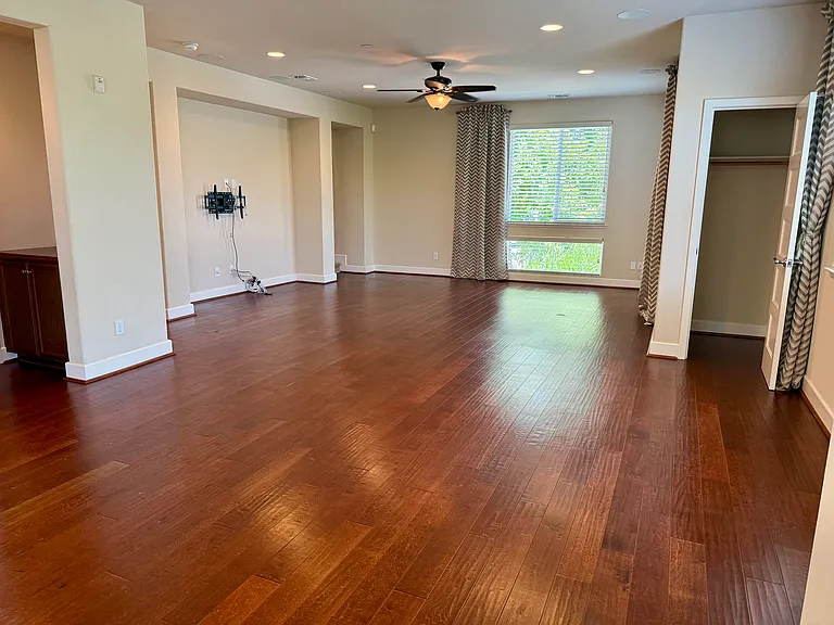 6482 Tralee Village Dr — Photo 10