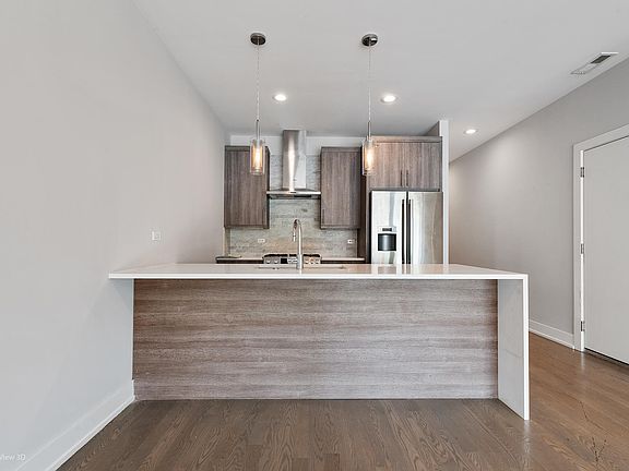 5th image of 2740 W Chicago Ave #3
