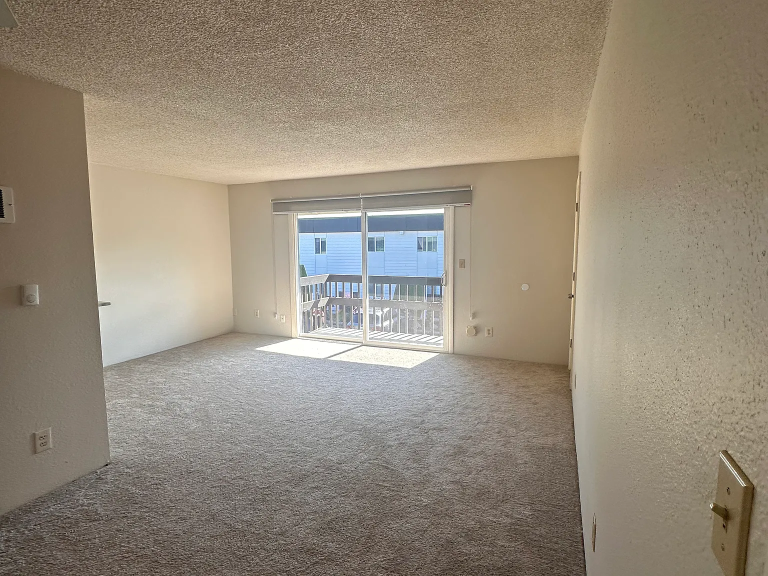 1 bed, 700 sqft, $1,600 — Photo 3