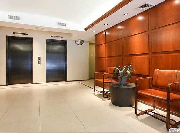 4th image of 3085 Vernon Blvd APT 4L