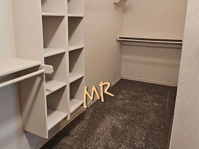 624 E Katelyn Ln — Photo 16