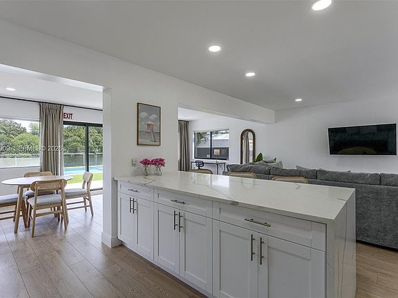 2nd image of 317 N 31st Ave