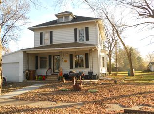 905 2nd St, Lohrville, IA 51453