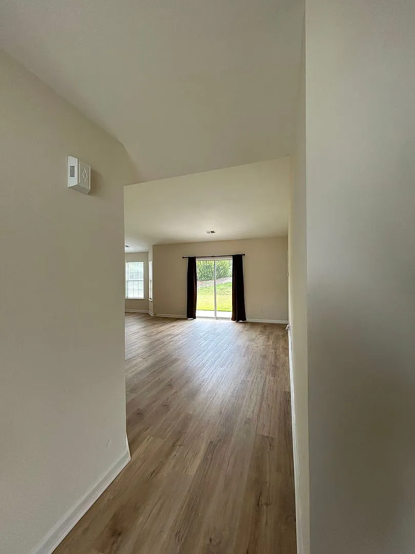 Beautiful 3-Bedroom Home in a Highly Desirable Community — Photo 4