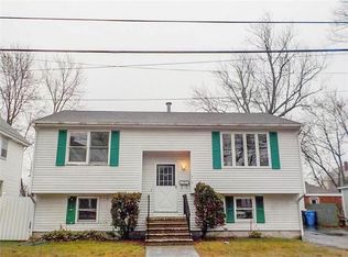 212 Montgomery Ave, Cranston, RI 02905