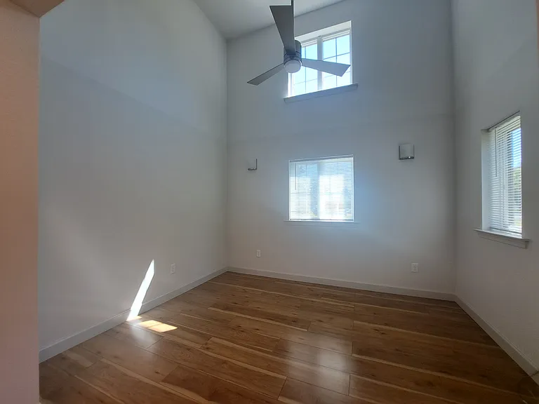 20416 Hopkins Rd — Photo 2