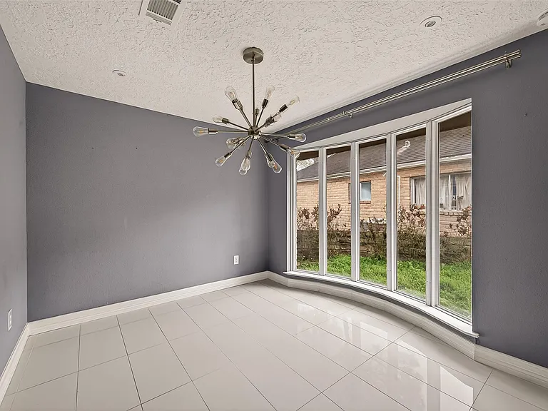 2130 Round Lake Dr — Photo 16