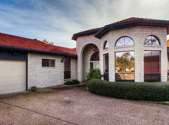 3rd image of 523 Oakland Hills Ln