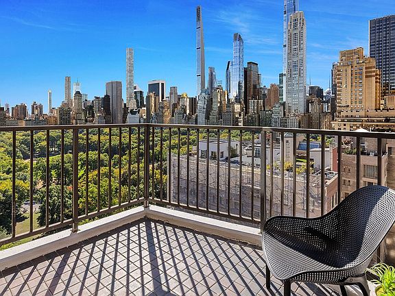 3rd image of 10 W 66th St APT 22K