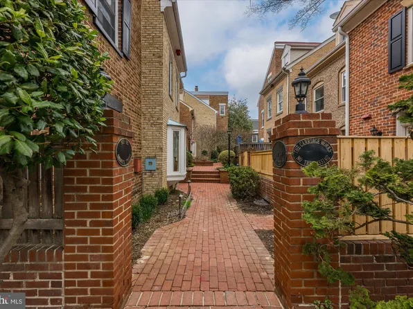 913 Oronoco St, Alexandria, VA 22314