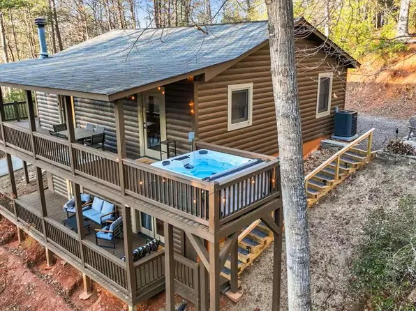 564 Weaver Creek Ln, Blue Ridge, GA 30513