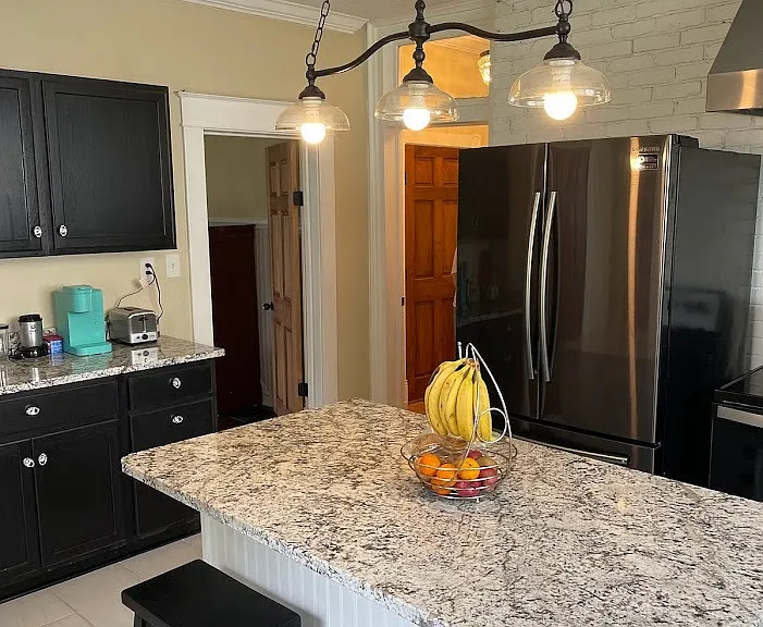 406 E Unaka Ave — Photo 5