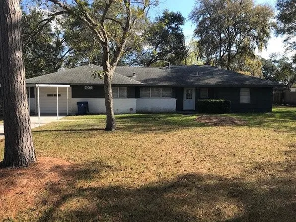 706 Shady Dr, Sweeny, TX 77480