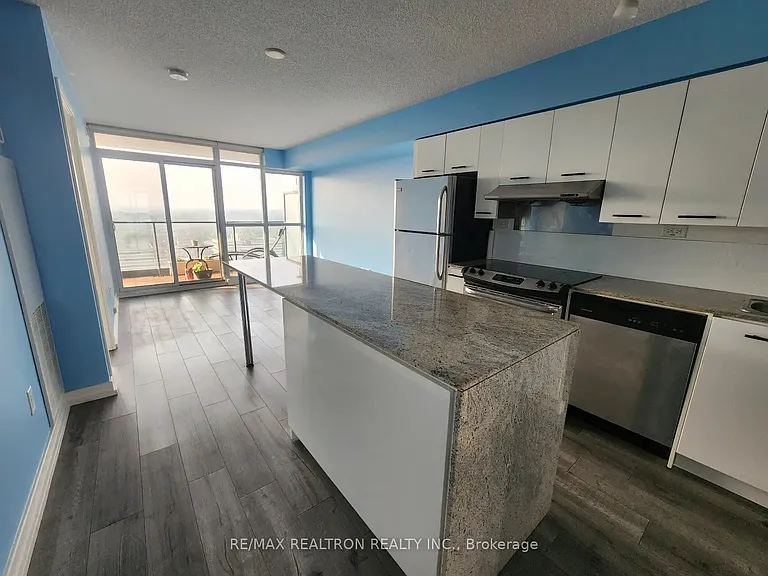 29 Singer Ct #1606 — Photo 12
