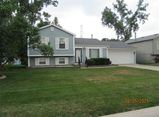 2850 Apache Trl, Wixom, MI 48393