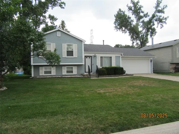 2850 Apache Trl, Wixom, MI 48393