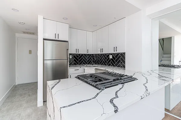 Rented by Up Real Estate Advisors LLC | media 2