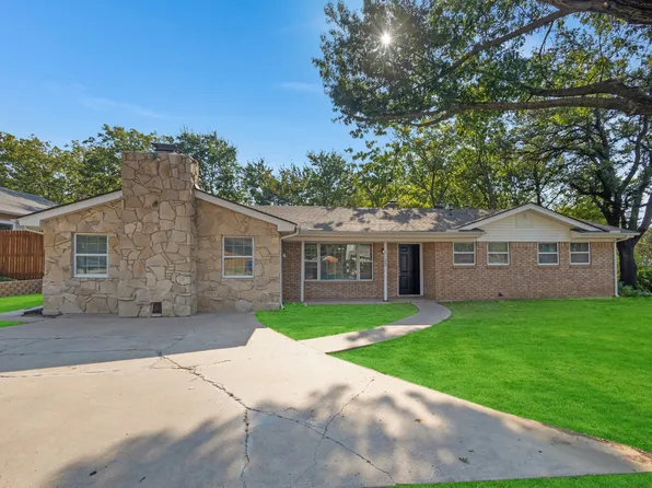 122 N College Ave, Justin, TX 76247
