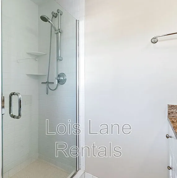 164 Queen St — Photo 14
