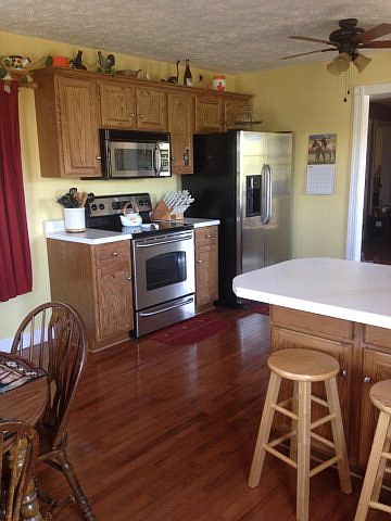 2nd image of 147 Oakhill Ln