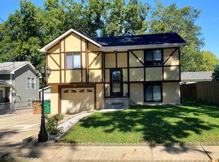 6407 Carpenter Ave, Windsor Heights, IA 50324