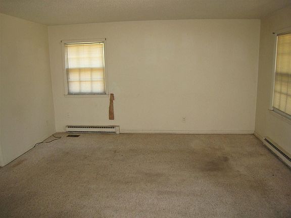 3rd image of 1226 Farmville Blvd