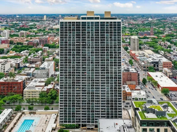 1560 N Sandburg Ter #3206, Chicago, IL 60610
