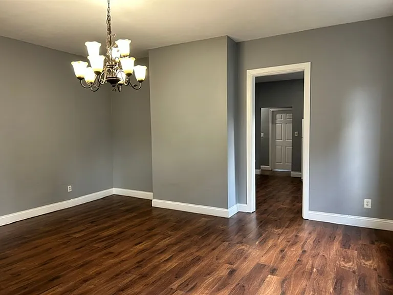 925 Xenia Ave — Photo 7