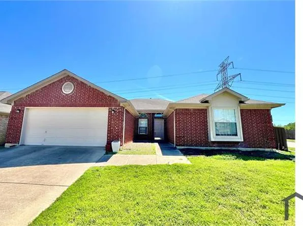 2210 Green Mere Dr, Arlington, TX 76001