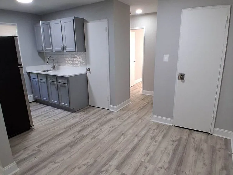5516 N H Burroughs Ave NE — Photo 3