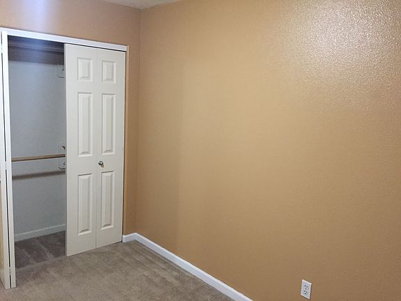 1st bedroom 