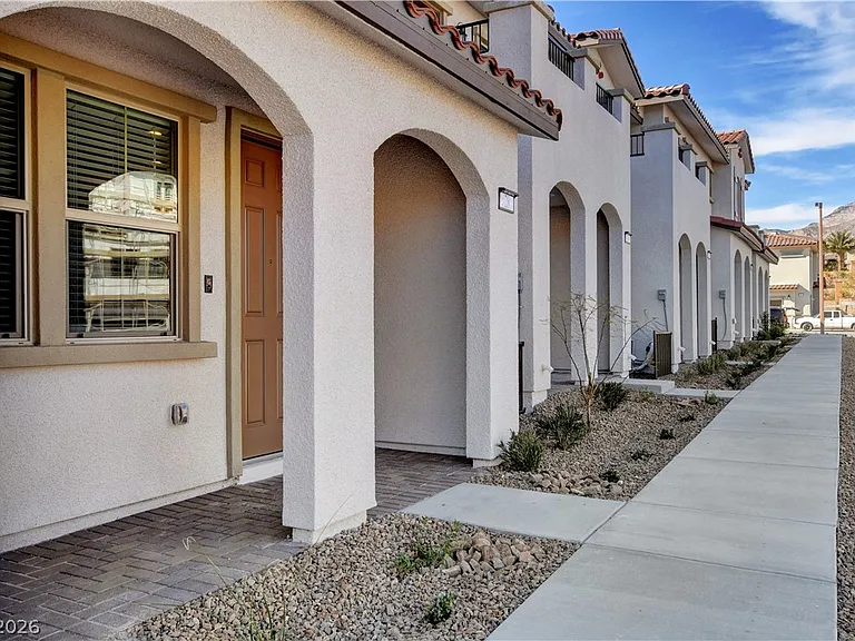 28 Lomita Heights Dr — Photo 4