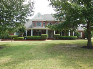 5060 Rowen Oak Rd, Collierville, TN 38017