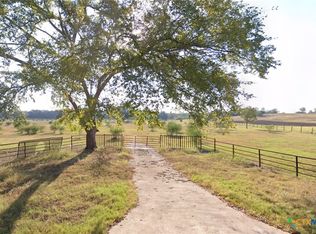 465 Oak Grove Rd, Luling, TX 78648