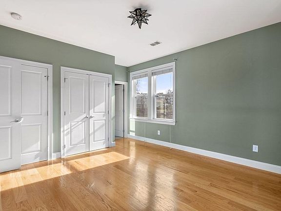 4th image of 35 Coffey St Unit 4