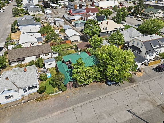 2nd image of 252 6th St