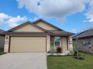 124 Hogans Aly, Floresville, TX 78114
