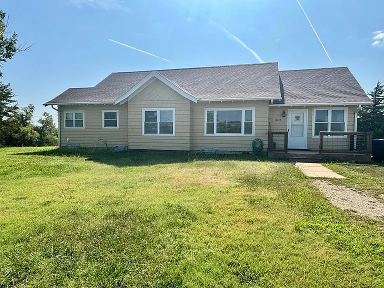 11015 Lakeview Dr — Photo 1