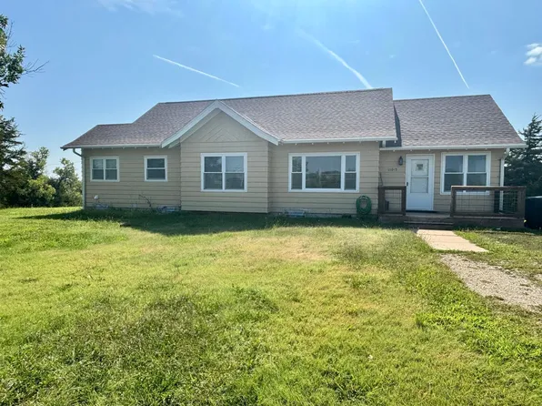 11015 Lakeview Dr, Manhattan, KS 66503