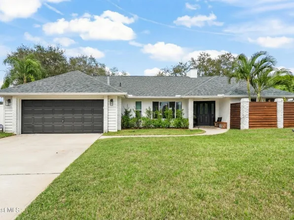 1272 Silver Lake Dr, Melbourne, FL 32940