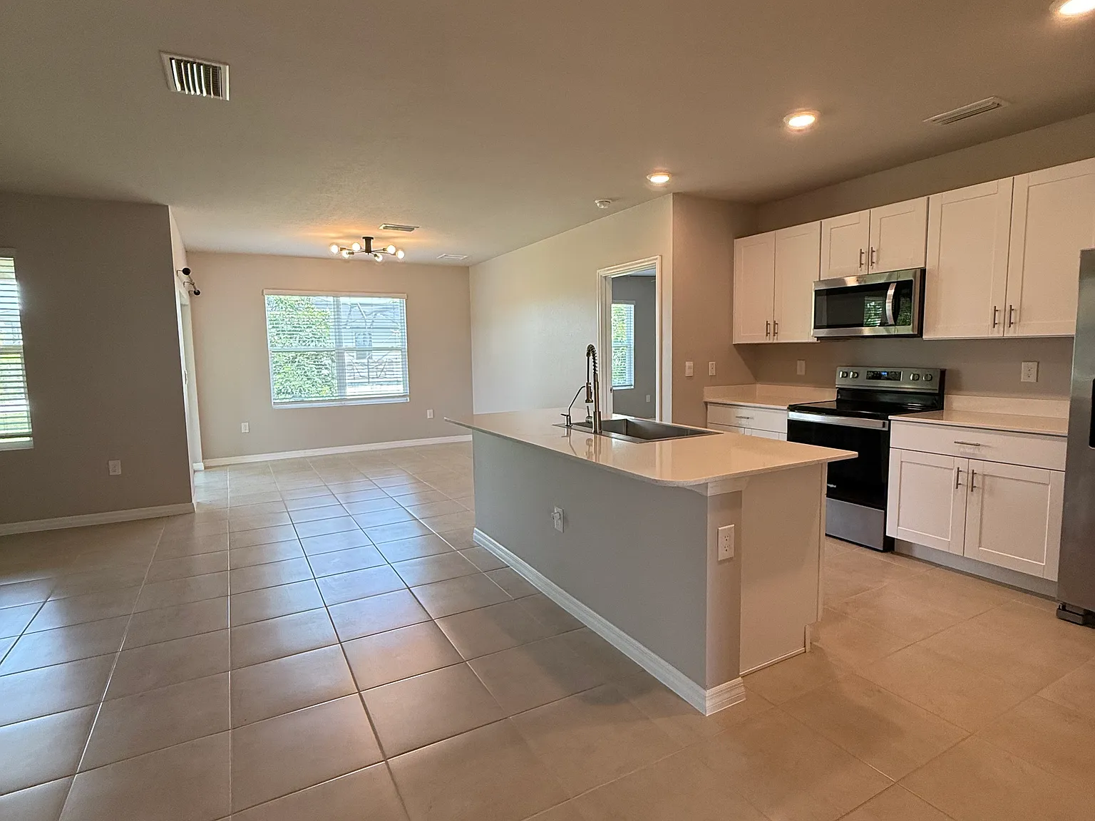 3 bed, 1672 sqft, $1,800 — Photo 4