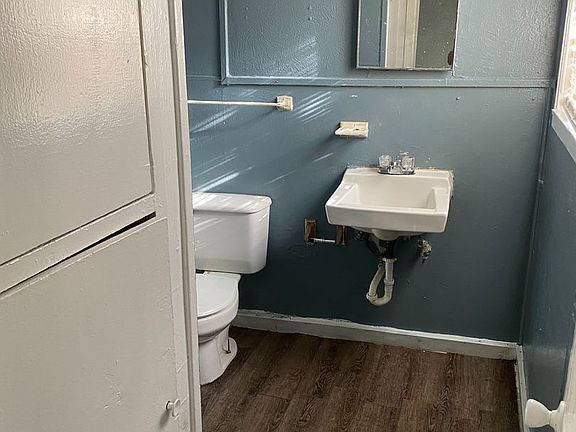 4th image of 2708 Lagow St #2712