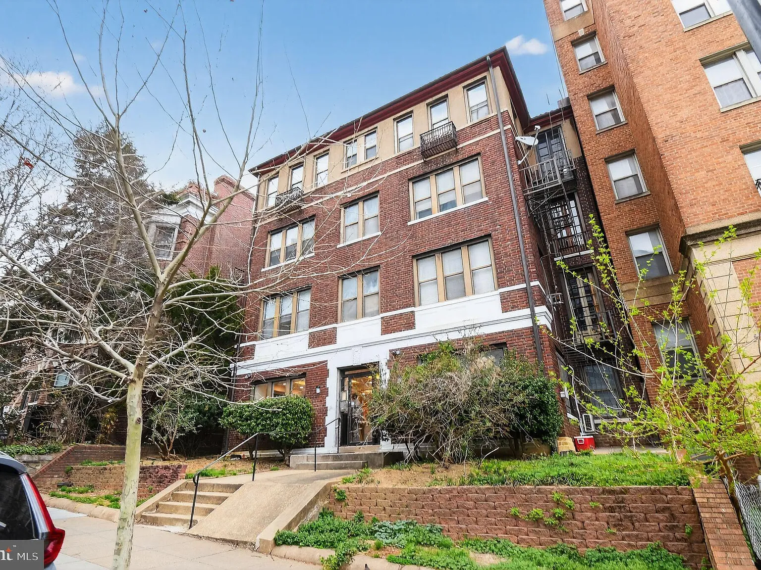 3 bed, $4,400 — Photo 1