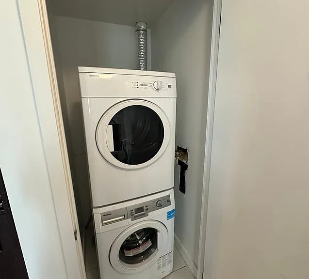 14 York St #5603B — Photo 5