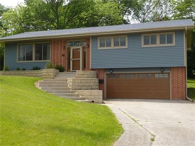 1904 10th Ave, Belle Plaine, IA, 52208