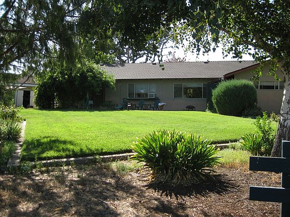 LoLooking in from the fairway