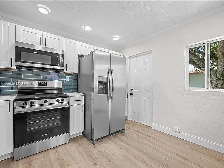 1031 22nd St — Photo 2