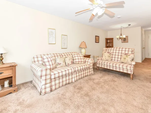 1 Birchwood Court #1A, Mineola, NY 11501
