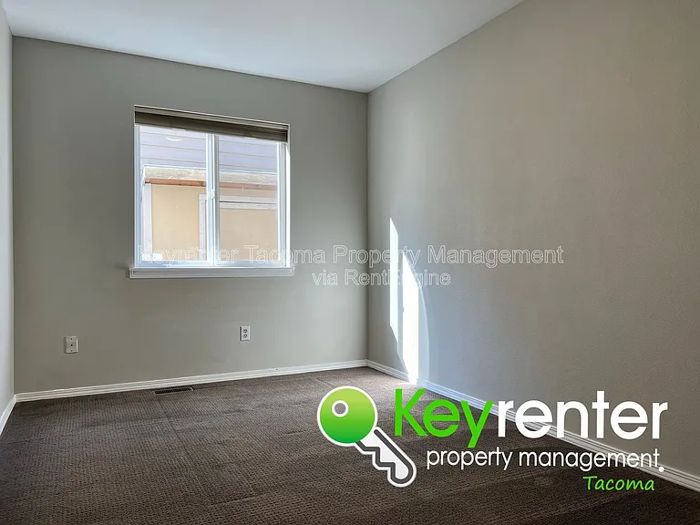 628 N Steele St — Photo 20